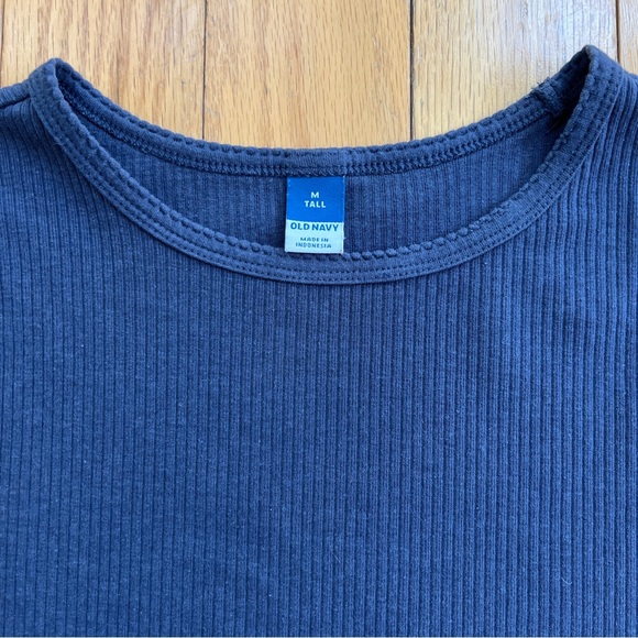 Old navy women’s ribbed baby tee size M - Picture 2 of 3